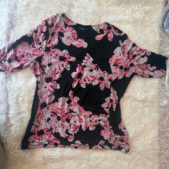 Floral Women's Blouse in Black and Pink - Picture 5 of 10